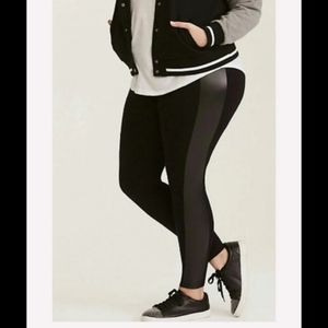 *SOLD* Torrid Size 1 Leggings